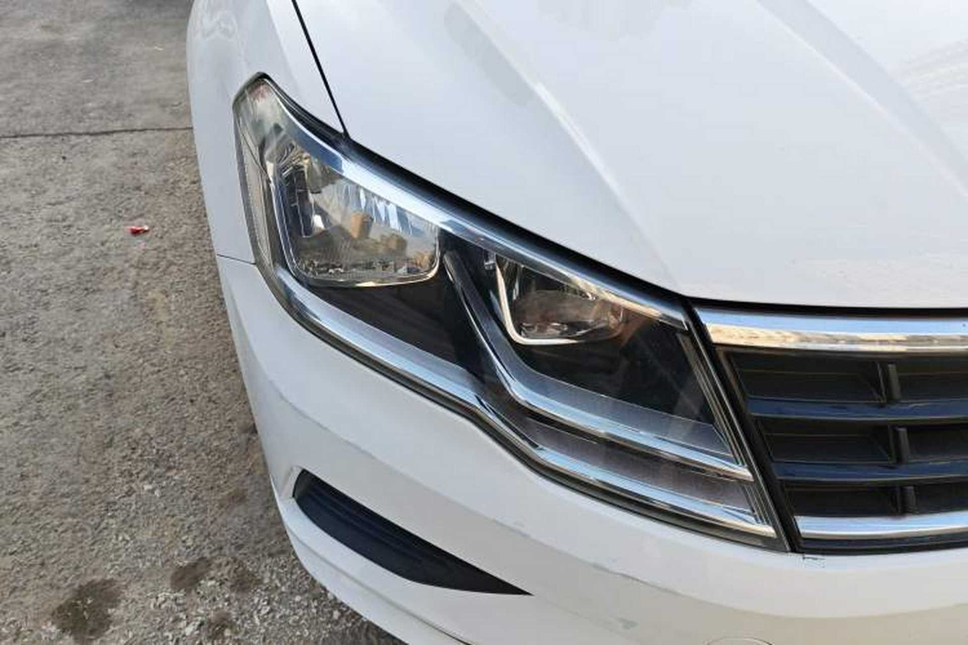 Used Volkswagen Jetta 2017 1.5L Manual Fashion Edition Right Front Headlight