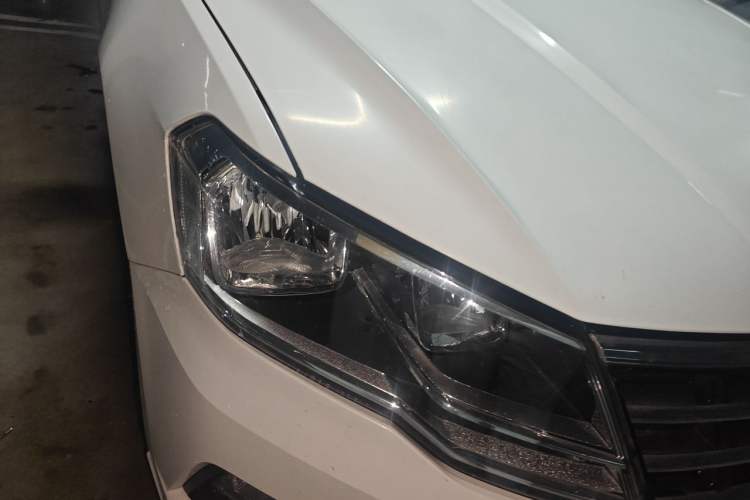 Used Volkswagen Jetta 2017 1.5L Manual Comfort Model Right Front Headlight