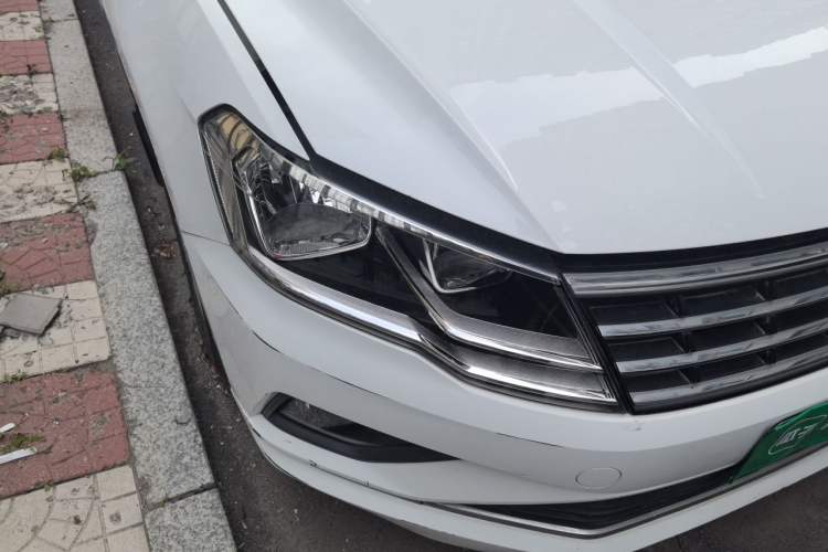 Used Volkswagen Jetta 2017 1.5L Manual Comfort Model Right Front Headlight