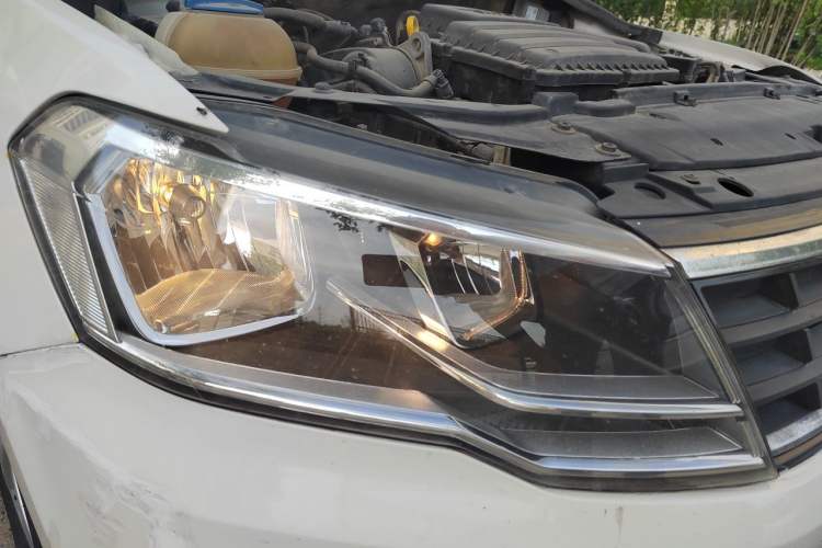 Used Volkswagen Jetta 2017 1.5L Manual Fashion Edition Right Front Headlight