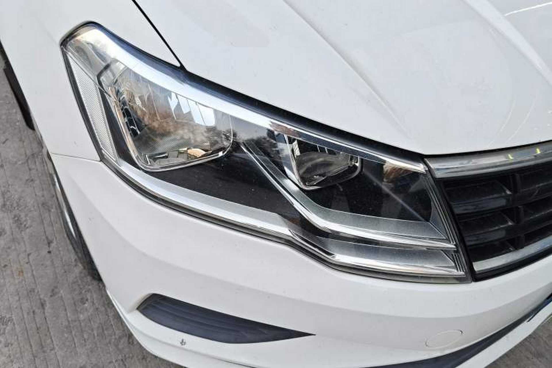 Used Volkswagen Jetta 2017 1.5L Manual Fashion Edition Right Front Headlight