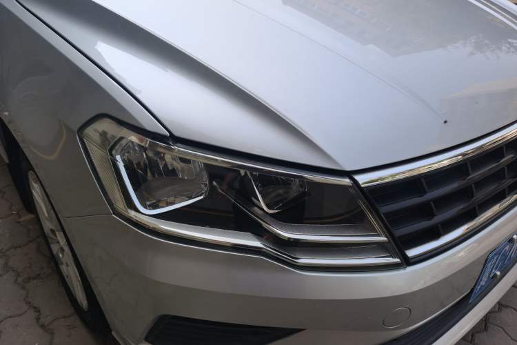 Used Volkswagen Jetta 2017 1.5L Automatic Fashion Model Right Front Headlight