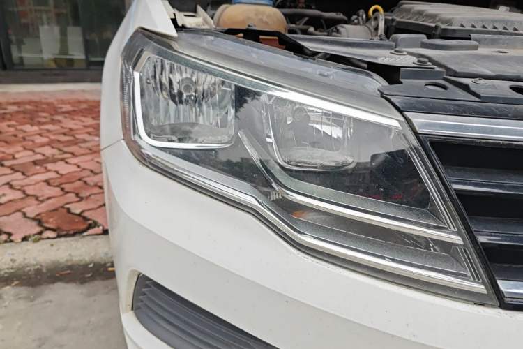 Used Volkswagen Jetta 2017 1.5L Automatic Fashion Model Right Front Headlight