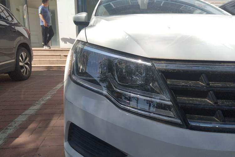 Used Volkswagen Jetta 2017 1.4L Manual Fashion Edition Right Front Headlight
