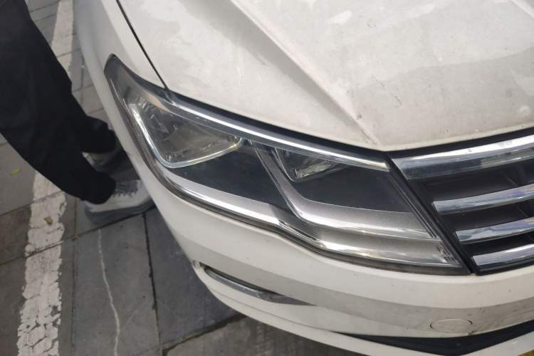 Used Volkswagen Jetta 2017 1.4L Manual Fashion Edition Right Front Headlight