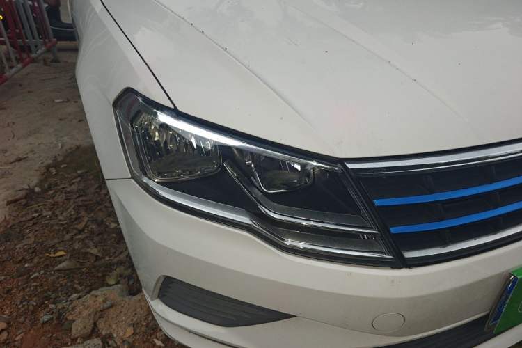 Used Volkswagen Jetta 2017 1.5L Automatic Fashion Model Right Front Headlight
