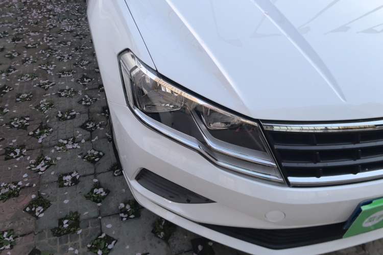 Used Volkswagen Jetta 2017 1.4L Manual Fashion Edition Right Front Headlight