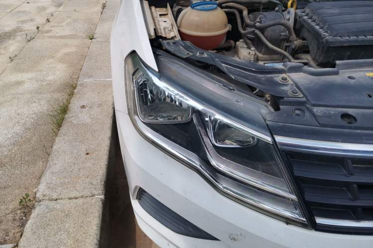 Used Volkswagen Jetta 2017 1.4L Manual Fashion Edition Right Front Headlight