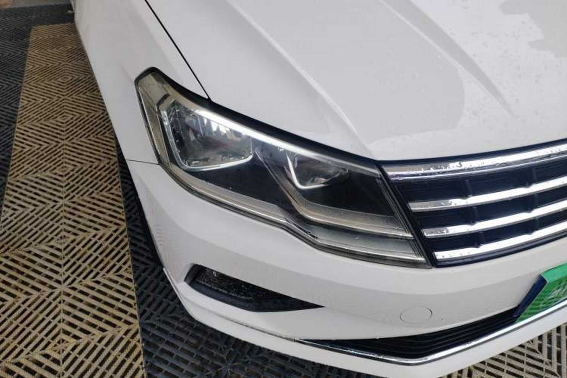 Used Volkswagen Jetta 2017 1.5L Manual Comfort Model Right Front Headlight