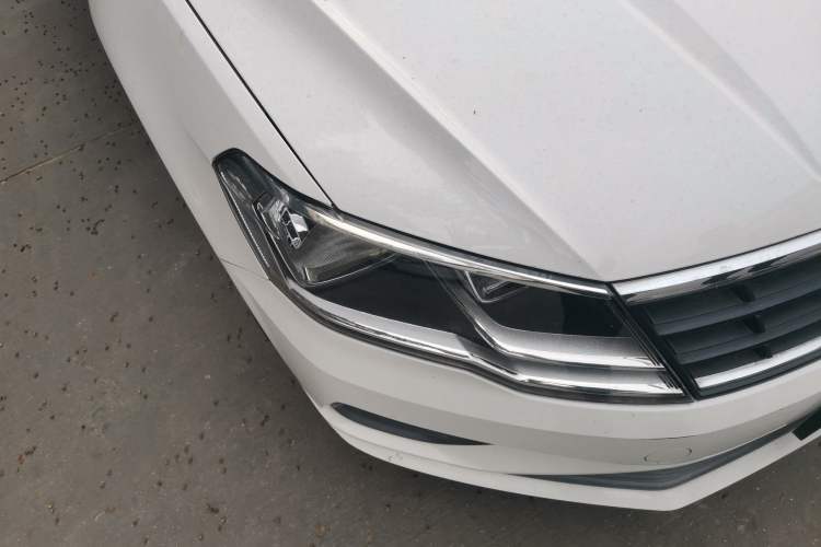 Used Volkswagen Jetta 2017 1.4L Manual Fashion Edition Right Front Headlight