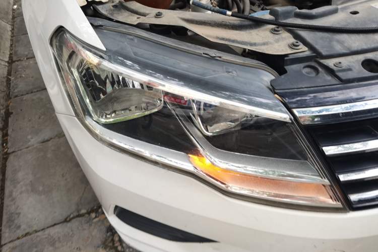 Used Volkswagen Jetta 2017 1.5L Automatic Fashion Model Right Front Headlight