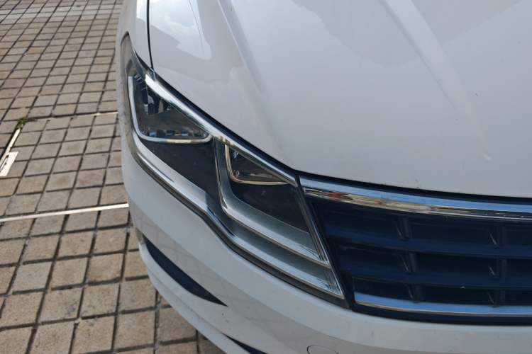 Used Volkswagen Jetta 2017 1.5L Manual Fashion Edition Right Front Headlight