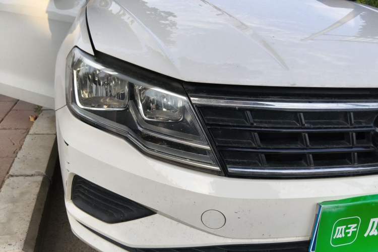 Used Volkswagen Jetta 2017 1.5L Manual Fashion Edition Right Front Headlight