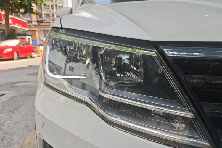Used Volkswagen Jetta 2017 1.5L Manual Fashion Edition Right Front Headlight