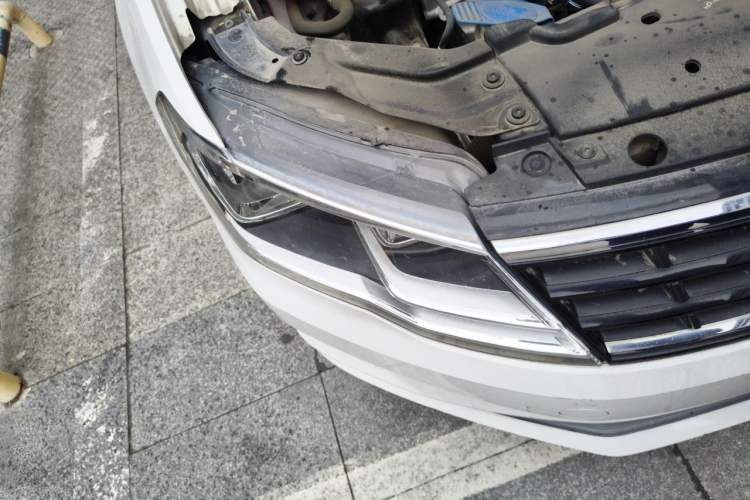 Used Volkswagen Jetta 2017 1.5L Automatic Fashion Model Right Front Headlight