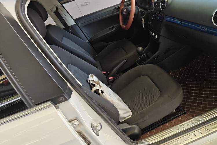 Used Volkswagen Jetta 2017 1.4L Manual Fashion Edition Right Front Seat