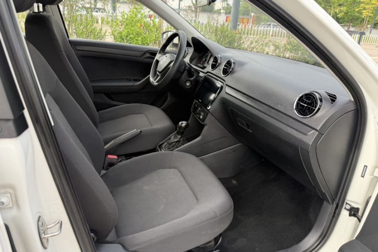 Used Volkswagen Jetta 2017 1.5L Automatic Fashion Model Right Front Seat