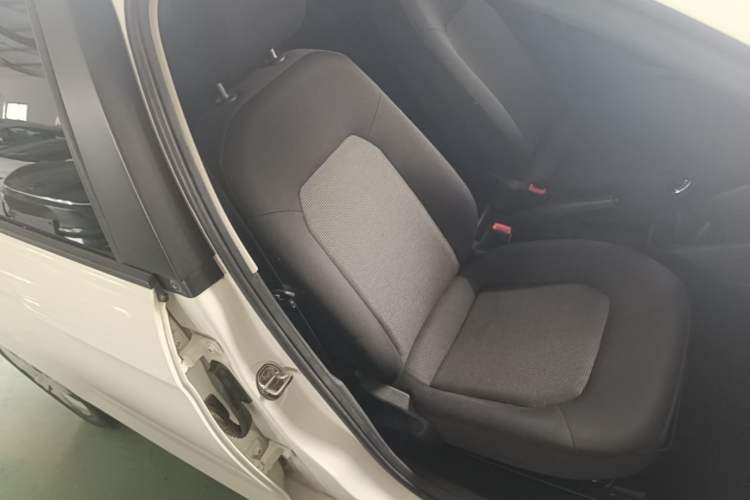 Used Volkswagen Jetta 2017 1.4L Manual Fashion Edition Right Front Seat