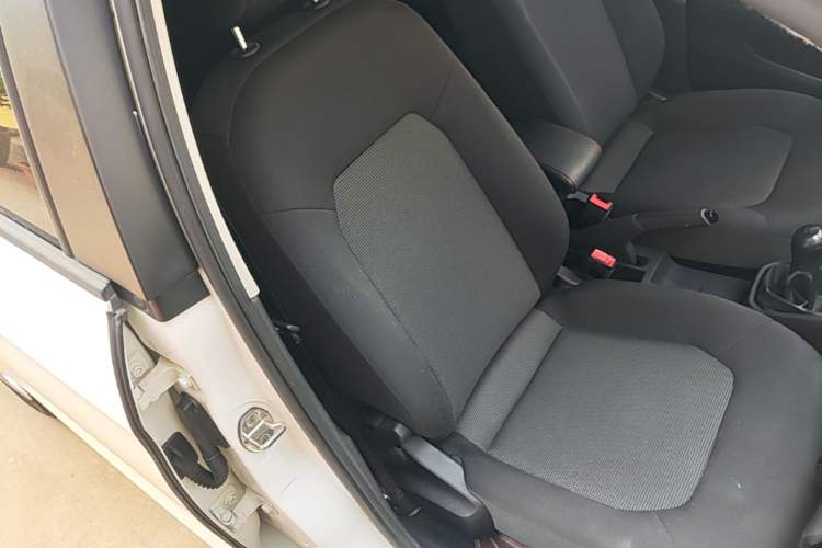 Used Volkswagen Jetta 2017 1.5L Manual Fashion Edition Right Front Seat