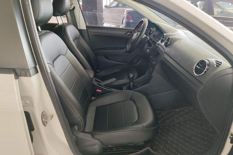 Used Volkswagen Jetta 2017 1.4L Manual Fashion Edition Right Front Seat