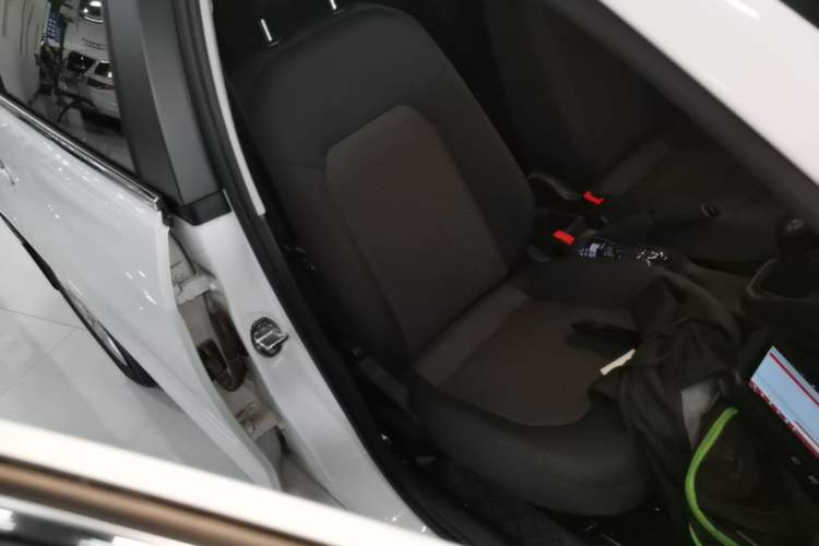 Used Volkswagen Jetta 2017 1.4L Manual Fashion Edition Right Front Seat