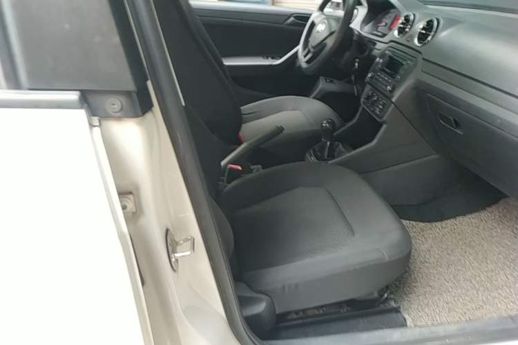 Used Volkswagen Jetta 2017 1.5L Manual Fashion Edition Right Front Seat