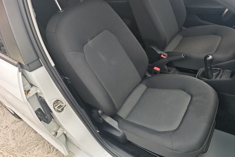 Used Volkswagen Jetta 2017 1.4L Manual Fashion Edition Right Front Seat