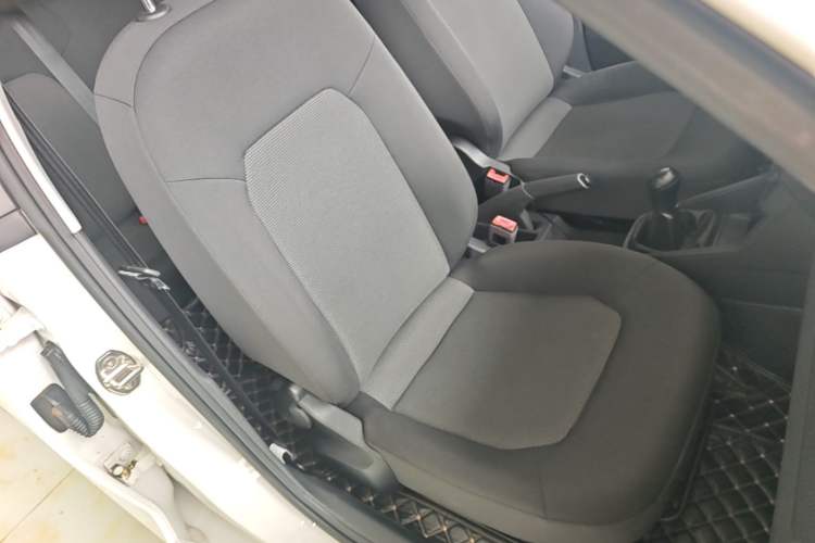 Used Volkswagen Jetta 2017 1.4L Manual Fashion Edition Right Front Seat