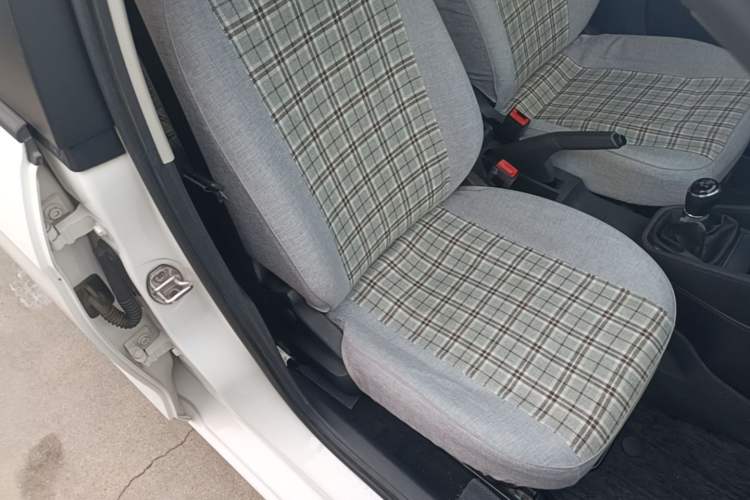 Used Volkswagen Jetta 2017 1.5L Manual Fashion Edition Right Front Seat