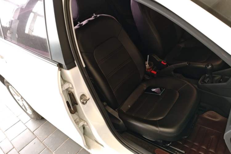 Used Volkswagen Jetta 2017 1.4L Manual Fashion Edition Right Front Seat
