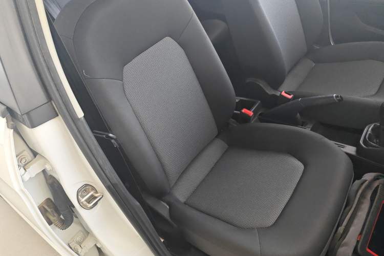 Used Volkswagen Jetta 2017 1.4L Manual Fashion Edition Right Front Seat