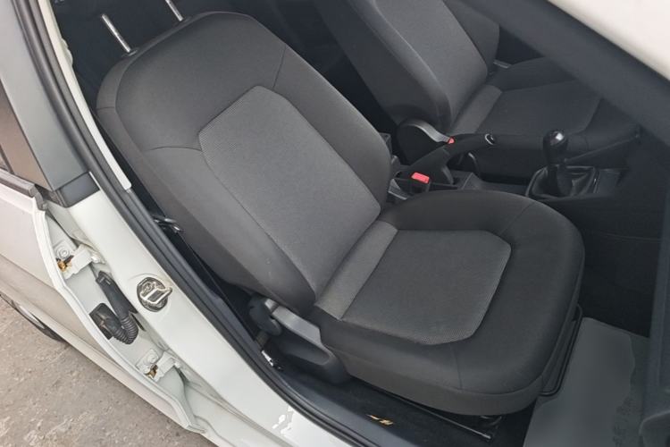Used Volkswagen Jetta 2017 1.4L Manual Fashion Edition Right Front Seat