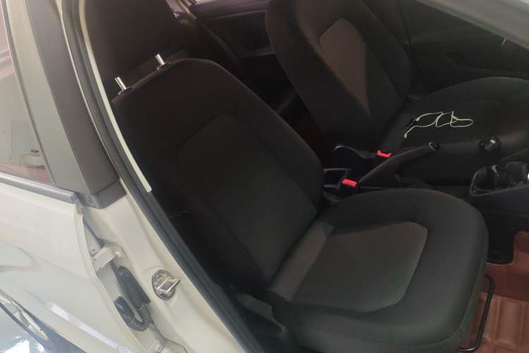 Used Volkswagen Jetta 2017 1.4L Manual Fashion Edition Right Front Seat