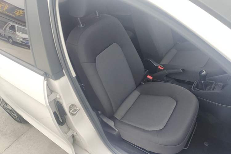 Used Volkswagen Jetta 2017 1.4L Manual Fashion Edition Right Front Seat