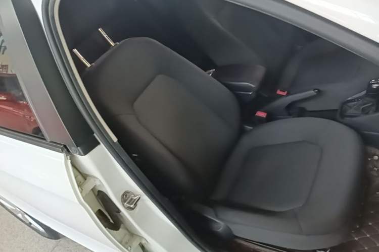 Used Volkswagen Jetta 2017 1.5L Automatic Fashion Model Right Front Seat