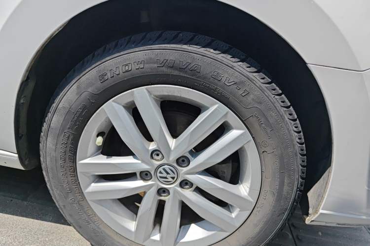 Used Volkswagen Jetta 2017 1.5L Manual Comfort Model Right Front Wheel Hub