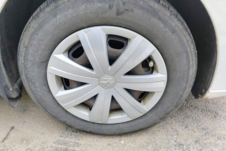 Used Volkswagen Jetta 2017 1.5L Manual Fashion Edition Right Front Wheel Hub