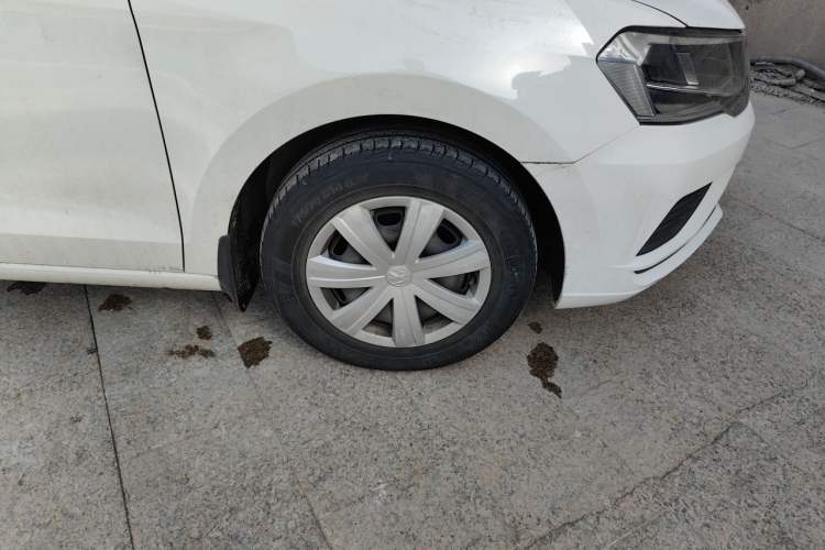 Used Volkswagen Jetta 2017 1.4L Manual Fashion Edition Right Front Wheel Hub