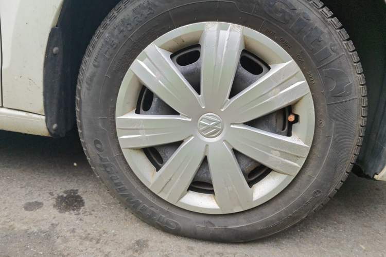 Used Volkswagen Jetta 2017 1.4L Manual Fashion Edition Right Front Wheel Hub