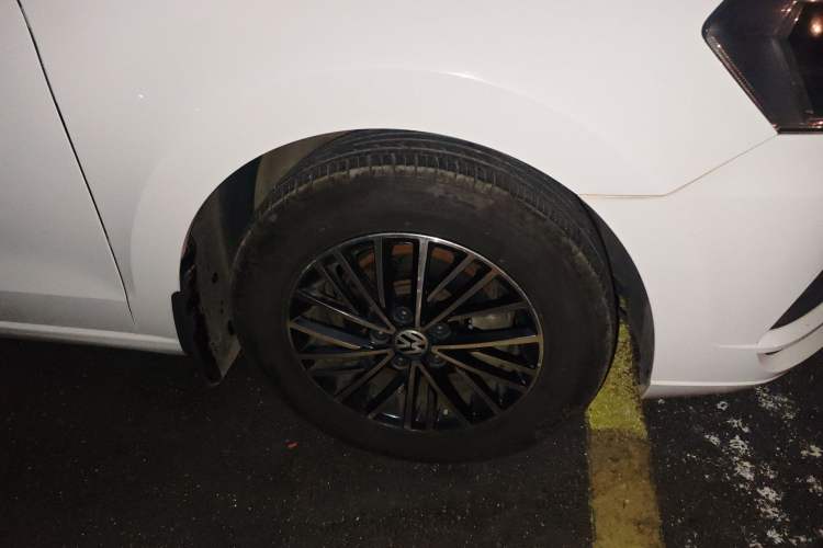 Used Volkswagen Jetta 2017 1.5L Manual Fashion Edition Right Front Wheel Hub