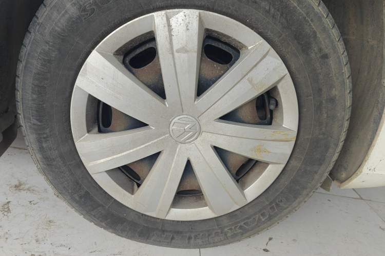 Used Volkswagen Jetta 2017 1.4L Manual Fashion Edition Right Front Wheel Hub