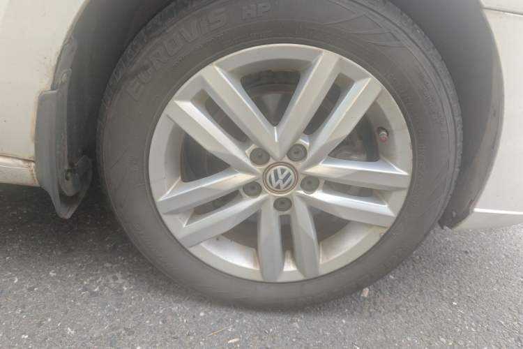 Used Volkswagen Jetta 2017 1.5L Automatic Fashion Model Right Front Wheel Hub