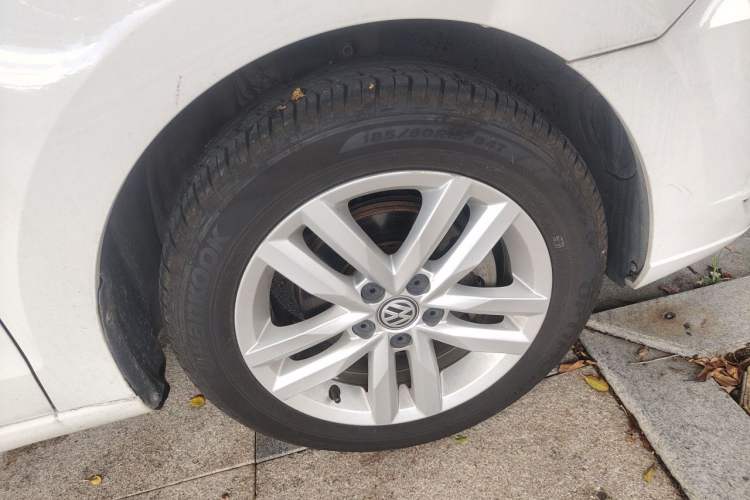 Used Volkswagen Jetta 2017 1.5L Manual Comfort Model Right Front Wheel Hub