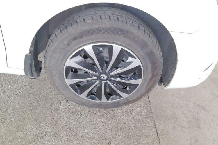 Used Volkswagen Jetta 2017 1.5L Manual Fashion Edition Right Front Wheel Hub