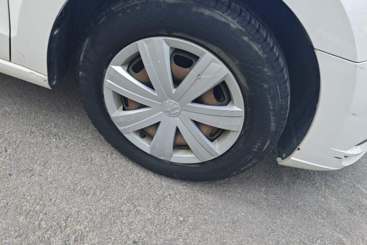 Used Volkswagen Jetta 2017 1.4L Manual Fashion Edition Right Front Wheel Hub
