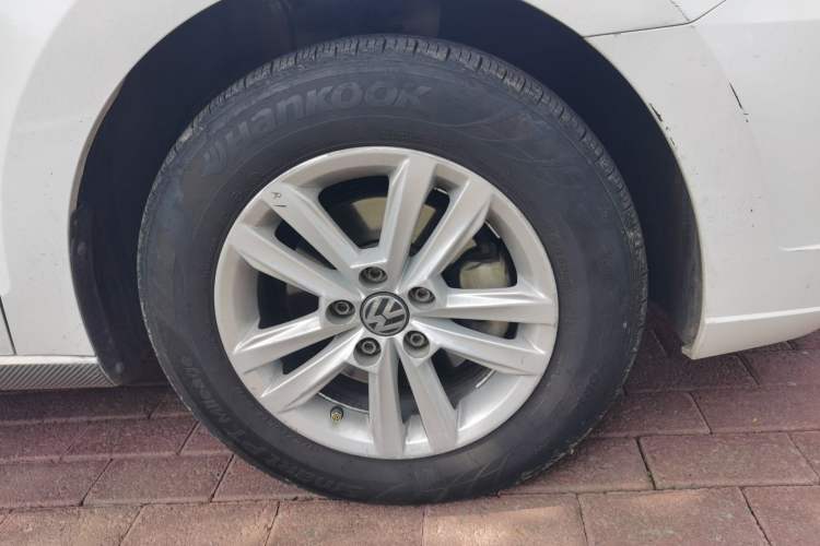 Used Volkswagen Jetta 2017 1.5L Manual Fashion Edition Right Front Wheel Hub