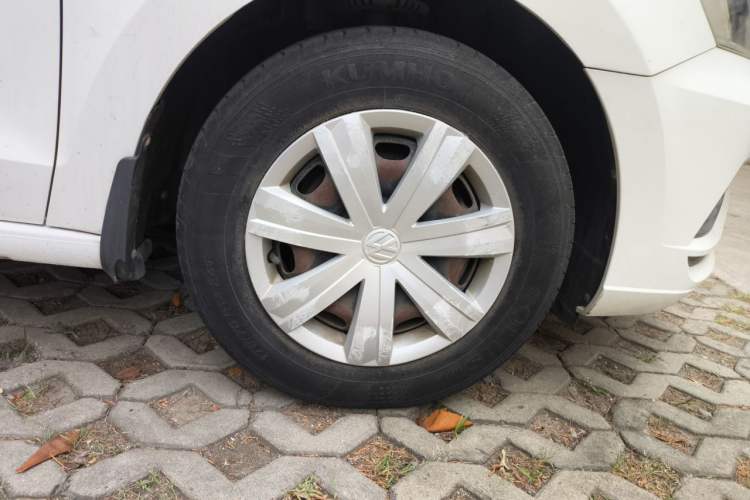 Used Volkswagen Jetta 2017 1.5L Manual Fashion Edition Right Front Wheel Hub