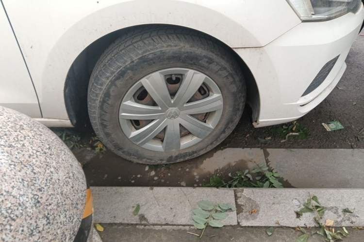 Used Volkswagen Jetta 2017 1.5L Manual Fashion Edition Right Front Wheel Hub
