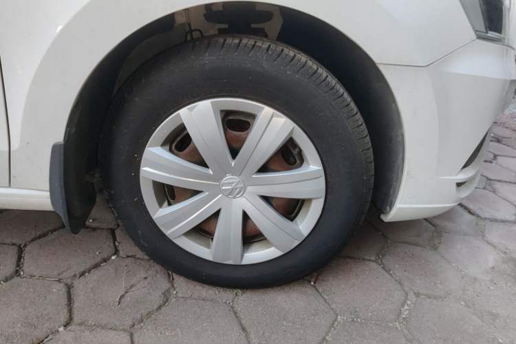 Used Volkswagen Jetta 2017 1.4L Manual Fashion Edition Right Front Wheel Hub