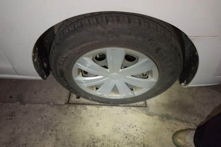 Used Volkswagen Jetta 2017 1.4L Manual Fashion Edition Right Front Wheel Hub